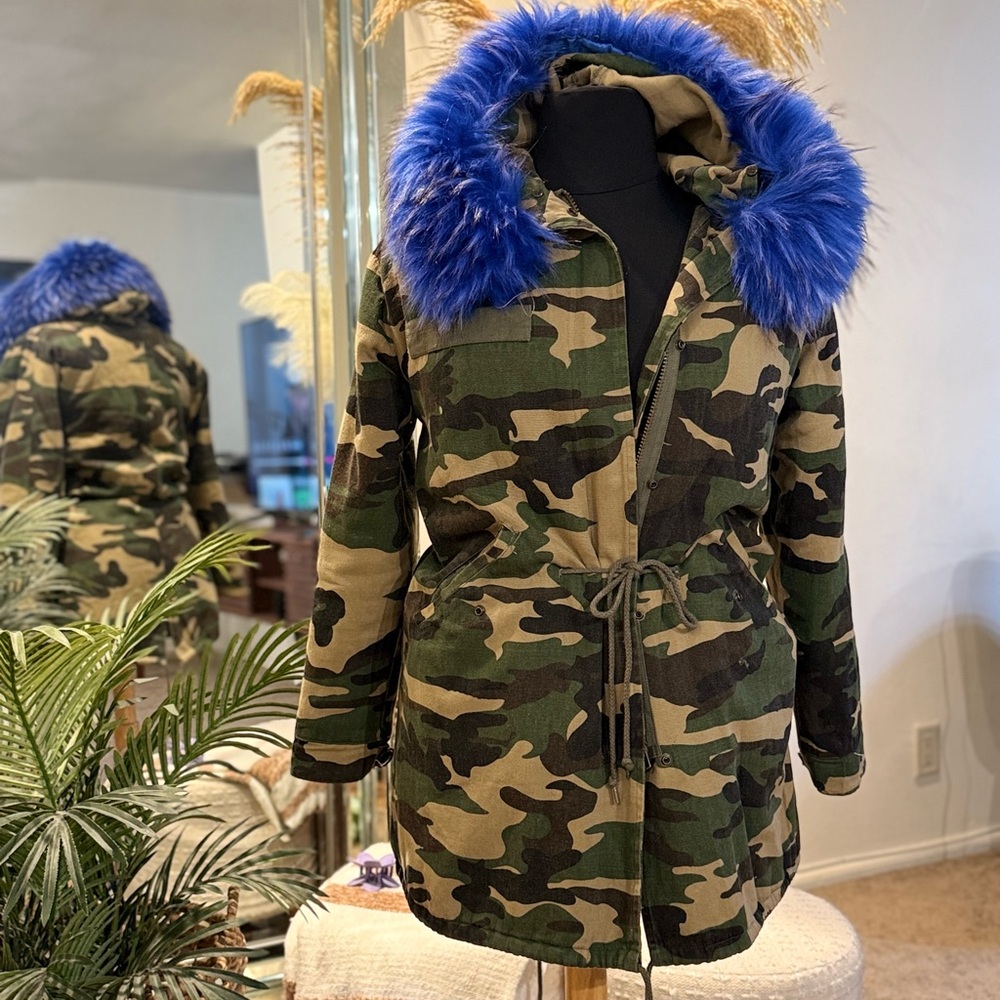 Jacket camo with Blue Fur Trim